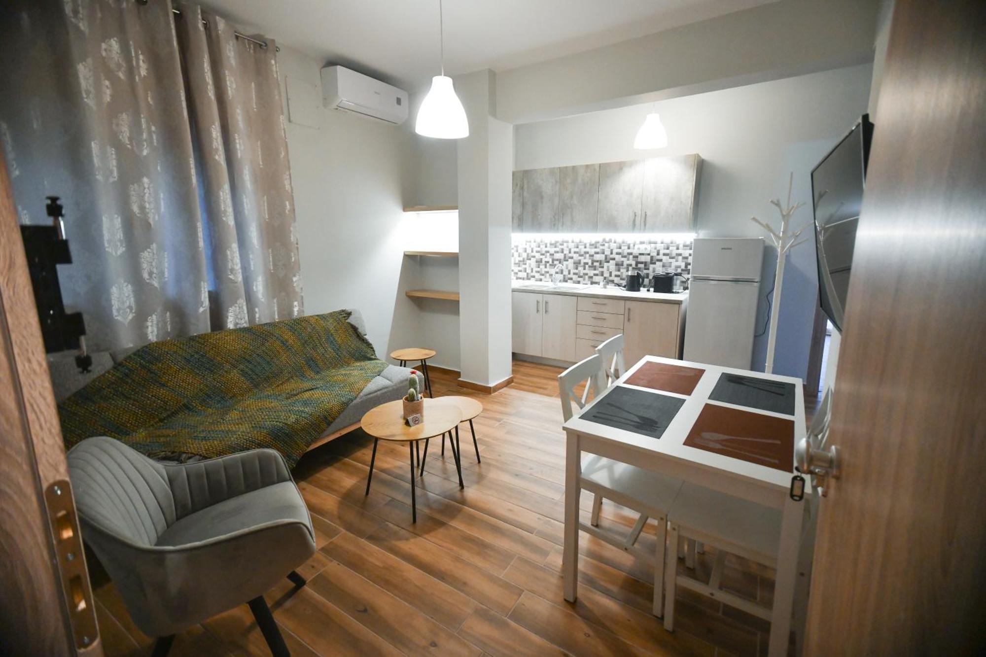 Savas Apartment *